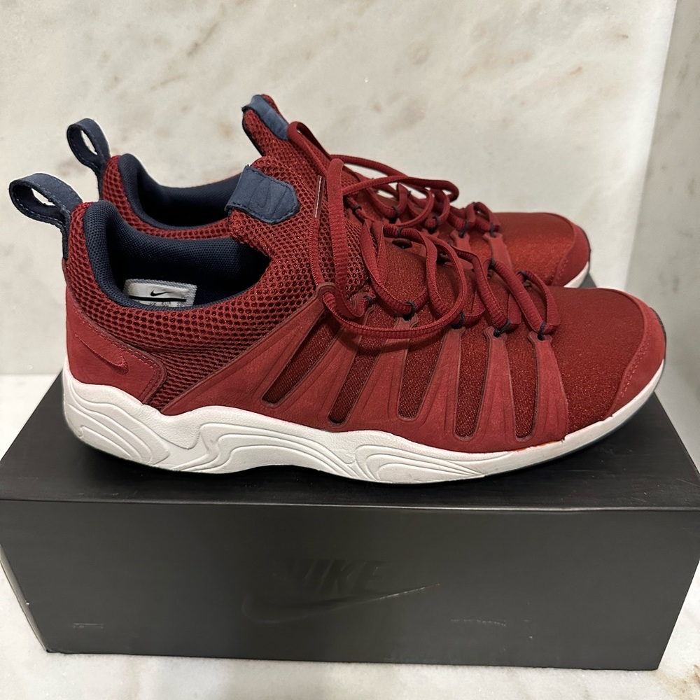Men’s Nike sneakers